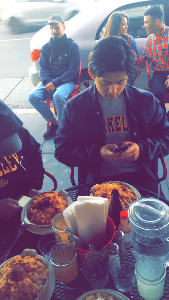 JeremiahJacob_'s tweet photo. Probably the best mac n cheese in town. the guy behind though https://t.co/0UFJjql4YO