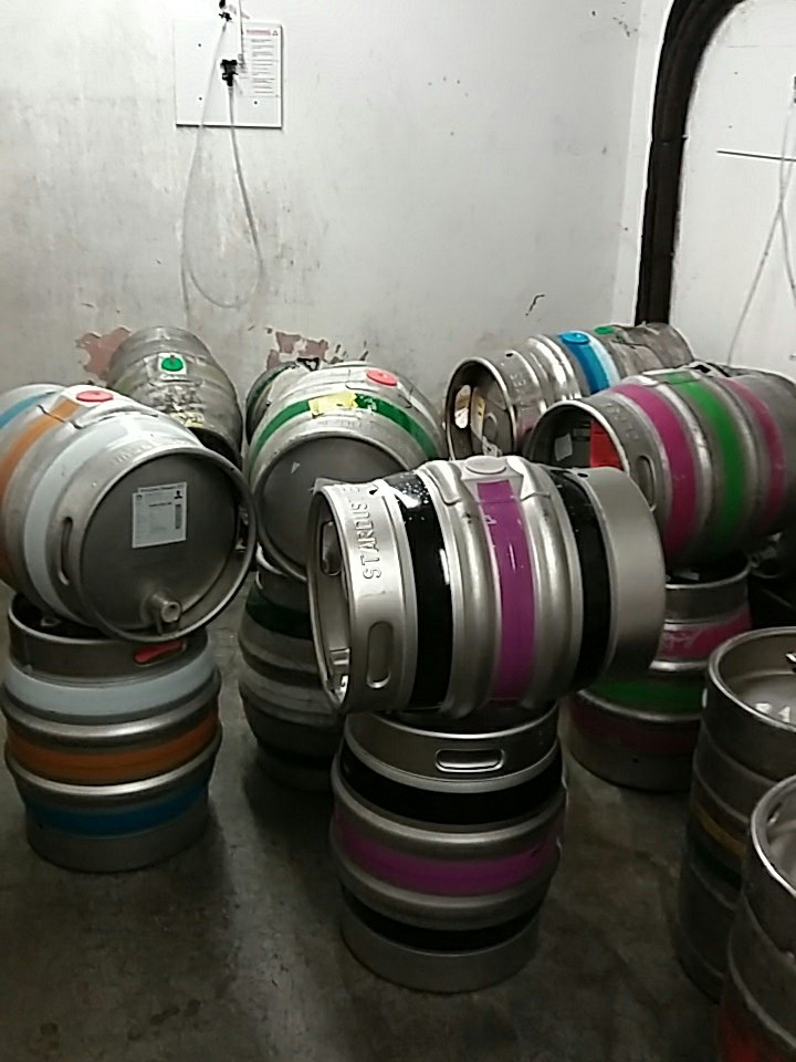 Waiting a few more arrivals for our beer festival...it starts today at 4pm <a href="/HolyportVillage/">Holyport Village</a> <a href="/swmcamra/">SWM CAMRA</a> <a href="/BrayVillageHall/">Bray Village Hall</a> <a href="/MaidenheadLocal/">Maidenhead Town</a>