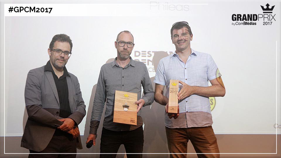 CometMedias's tweet photo. [#GPCM2017] Remise prix #EnjeuxPublics par Frédéric Degouzon @lecolededesign à @agencephileas pour « Le duel des chefs » ➡ @tourisme_rennes https://t.co/YPPFtT6gaA