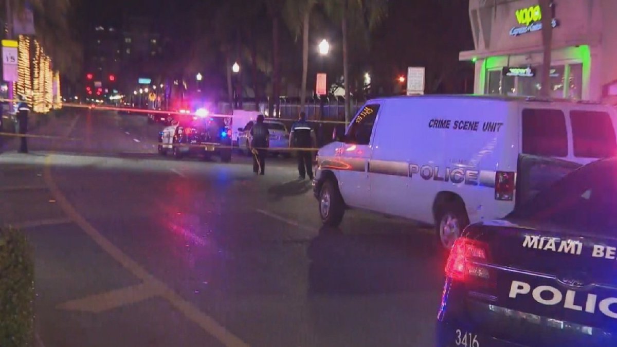 2 shot on Miami Beach sidewalk after argument bit.ly/2sUjPLH https://t.co/MbmkE2YB0t