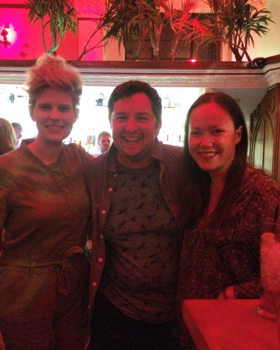 plod88's tweet photo. Lovely drinks last night to send off @ellenlewisSM onto her new adventure! Gonna miss this girl! #OneShowToGo #CheckingOutTheConvent https://t.co/TkbP0XjQ7w