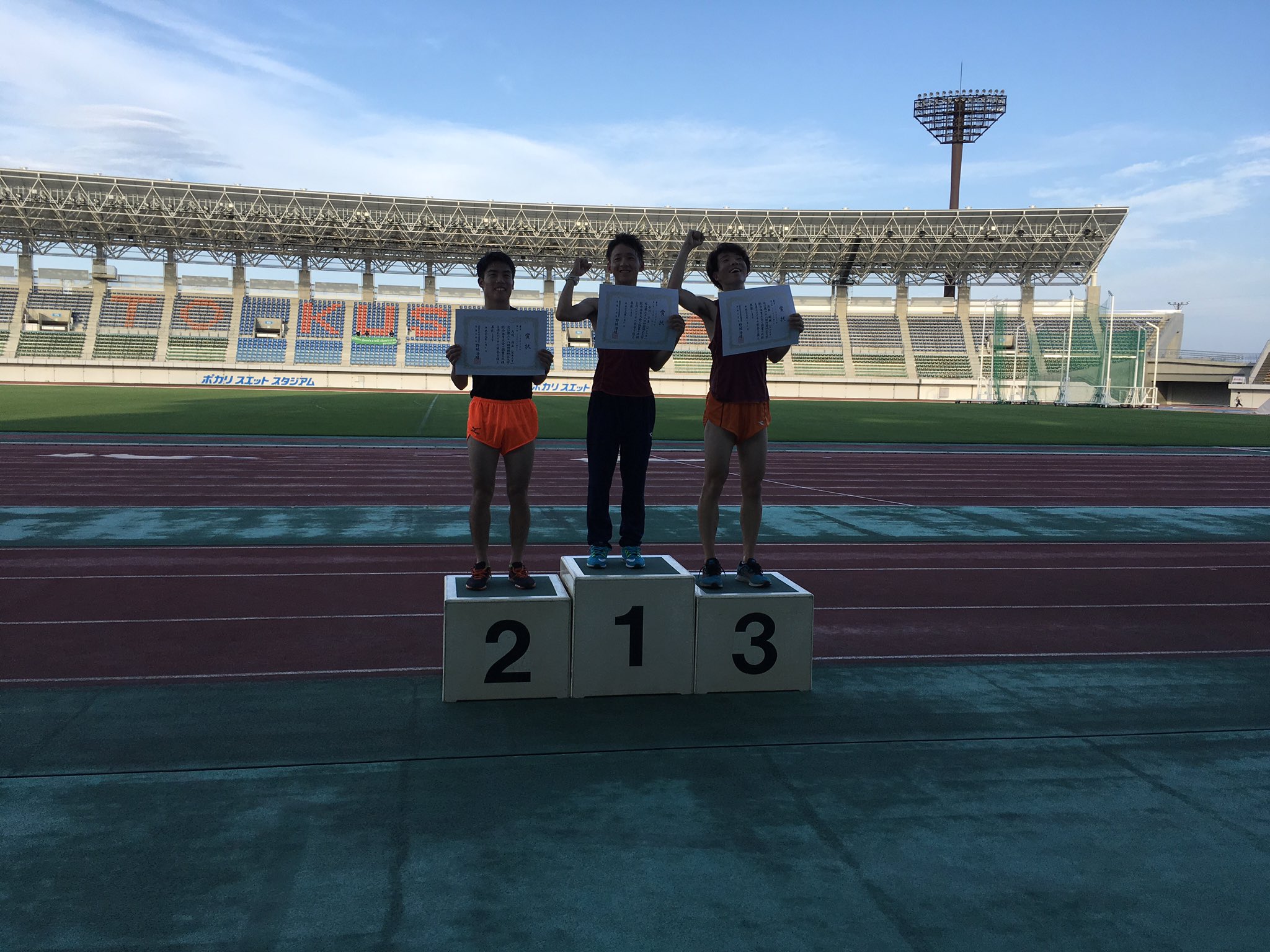 徳島大学 陸上競技部 久我くんナイスラン 表彰台第一号です この種目徳大3人とも入賞しました 四国インカレ 陸上 m ナンバーワンしかいらない ナンバーワンになるまでやめられない T Co 1jssn7utvd Twitter 徳島大学 陸上競技部 久我くんナイスラン 表彰台第一号です この種目徳大3人とも入賞しました 四国インカレ 陸上 m ナンバーワンしかいらない ナンバーワンになるまでやめられない T Co 1jssn7utvd Twitter