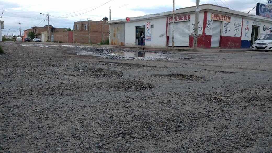 ElGralVilla's tweet photo. ¿Y el tan alardeado programa de bacheo de la Diva @DrRamonEnriquez? Parece que al dr se le acabó el fuelle, solo tiene cabeza para tonterías https://t.co/IdqXAJfxoe