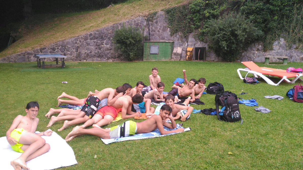 mayi6664's tweet photo. Aúpa chicos, soy geniales. Ahora toca descansar y recuperarse para la nueva temporada. Ese Martu como mola, se merece una super 🌊🌊🌊🌊🌊 https://t.co/akAkXxRWj7