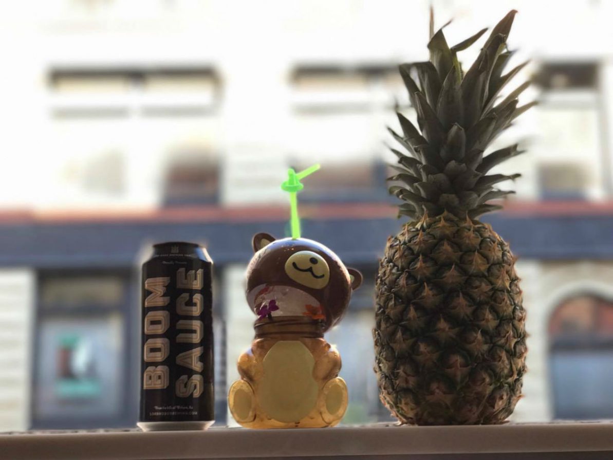 BostonAttitude's tweet image. There is a #Boston restaurant industry party on Monday for #KeytarBear.  m.facebook.com/events/2540105…