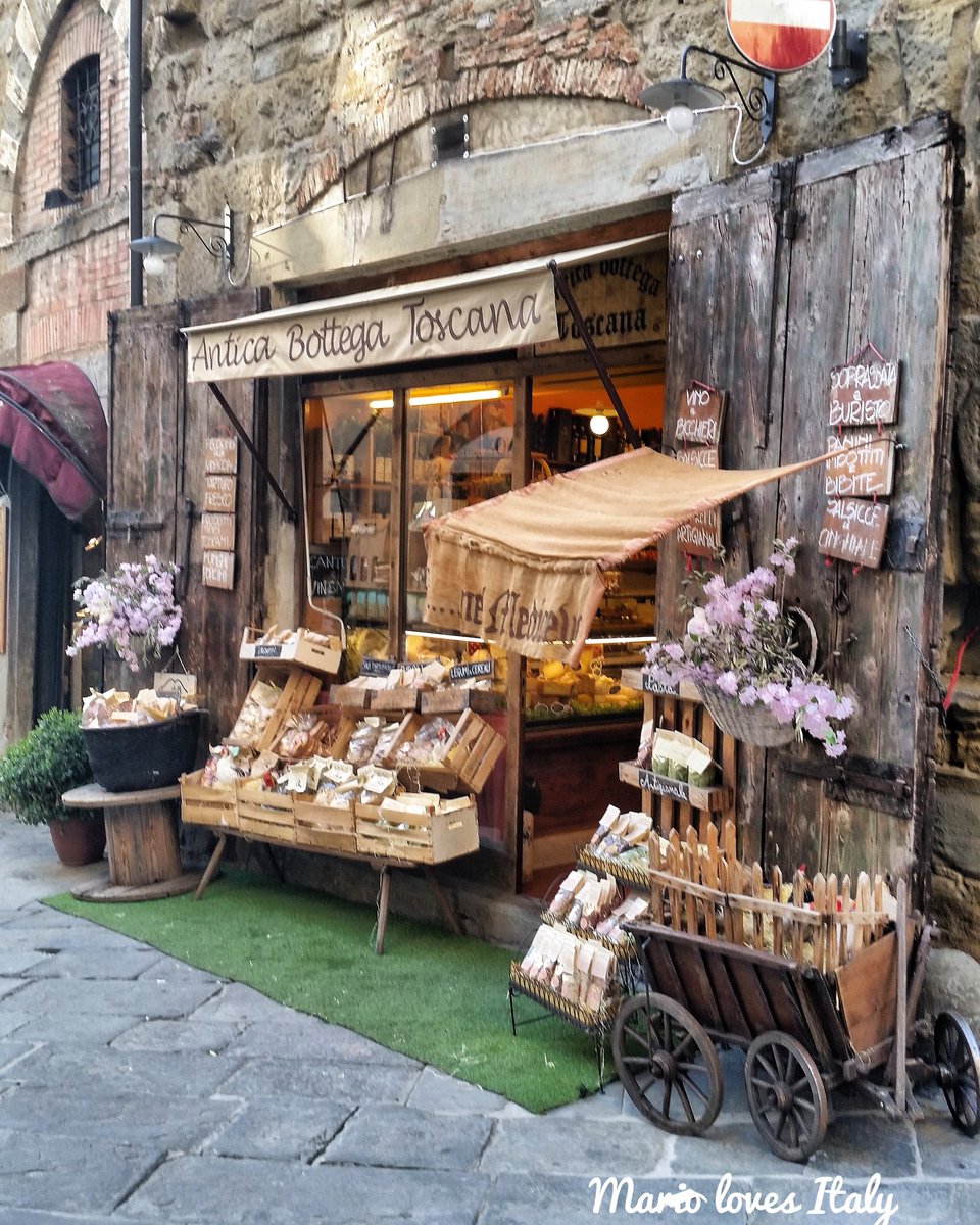 mariolovesitaly's tweet photo. Must visit #arezzo #toscana #italy #idtrav #browsingitaly #tuscany #ITALIANELCUORE #PHOTOS  #travelling #Travel#holiday  #streetphotography https://t.co/zWeY8INhXf