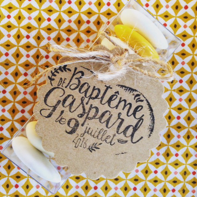 Personnalisez vos dragées autrement avec le tampon personnalisé !