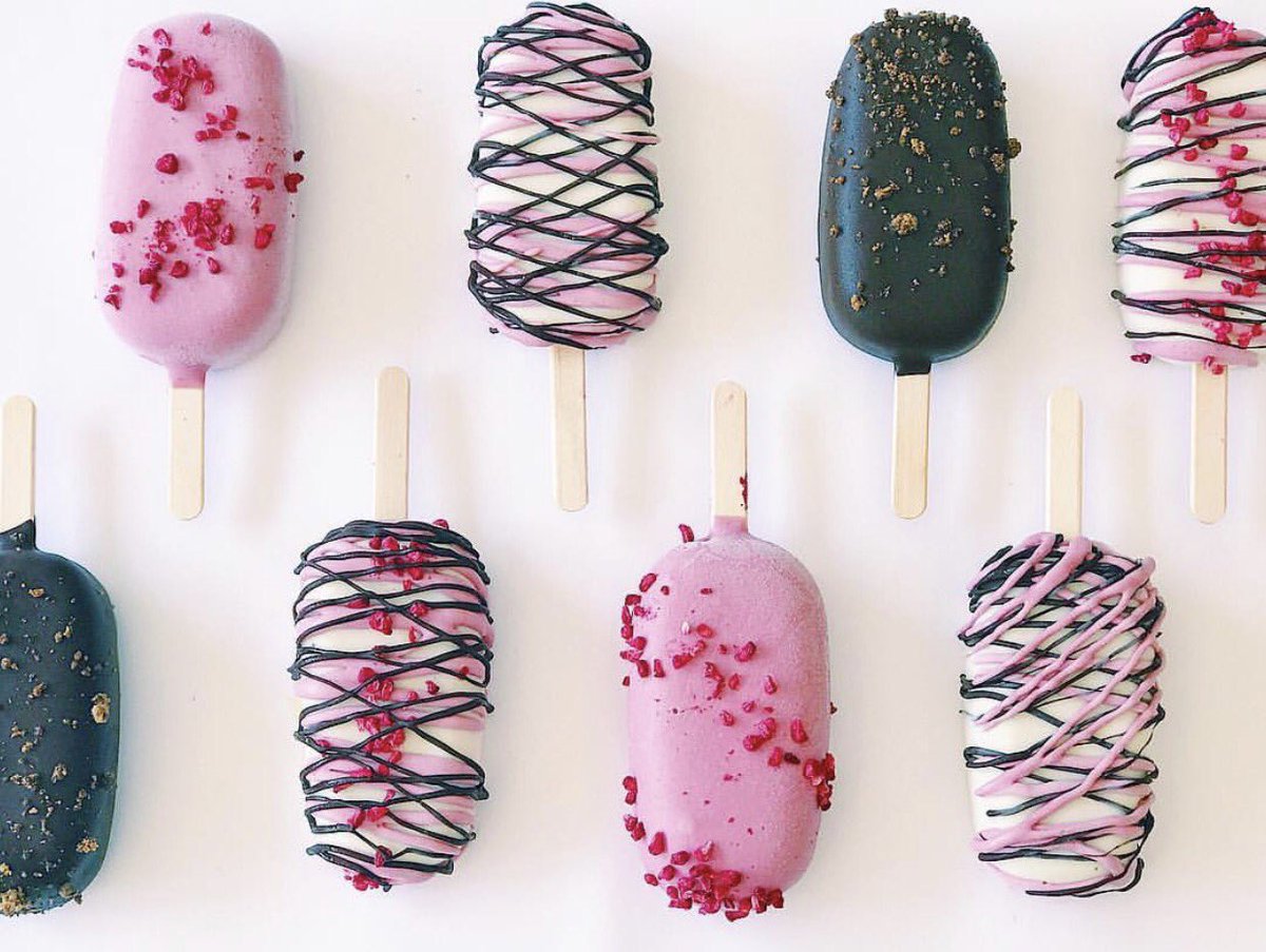 TheJuiceSmith's tweet image. Our heavenly vegan ice cream flavours include: Mint Chocolate Chip, Salted Carmel Chocolate, Raspberry Swirl and Strawberries and Cream! 💚