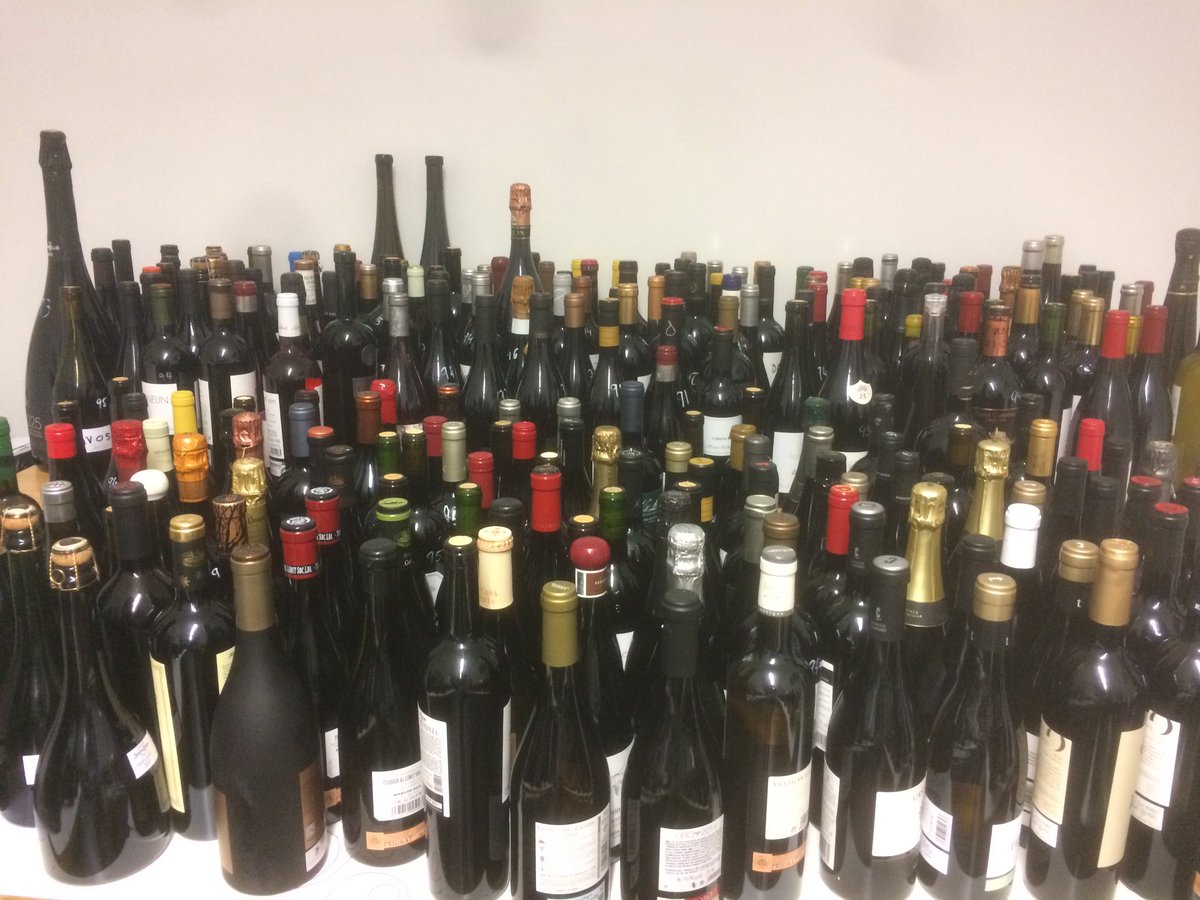 Hoy cerramos las catas <a href="/guiapenin/">Guía Peñín</a> 2018. Más d 7 meses d trabajo q culminan la semana q viene con la recata de los mejores vinos de este año😃