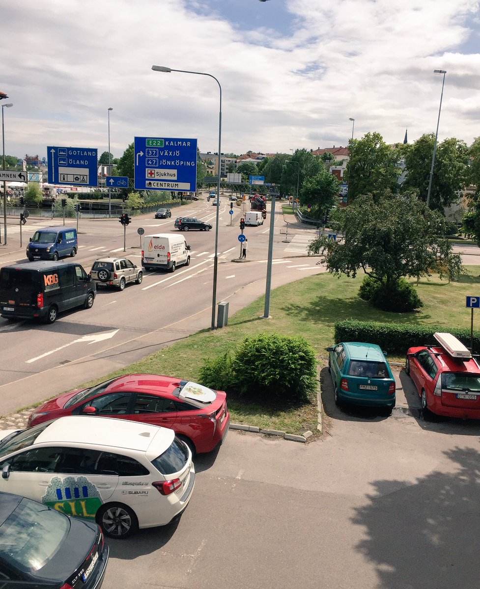 Efter sex år i Oskarshamn, min första natt på hotell i staden. Märklig känsla, men kul med en kort comeback som bartender på Latitud 57!