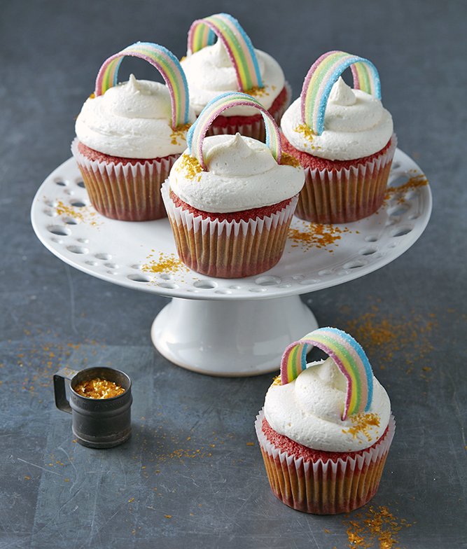 Kyle_Books's tweet photo. Happy #PrideWeekend!!! #LoveHappensHere and everywhere! #RainbowBakes https://t.co/OvFUCKSnR4