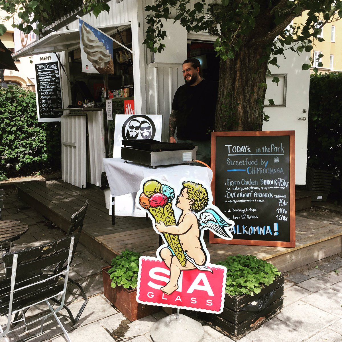 Kom o ät Fried chicken burger hos oss i nytorgsparken!!🍔☀️