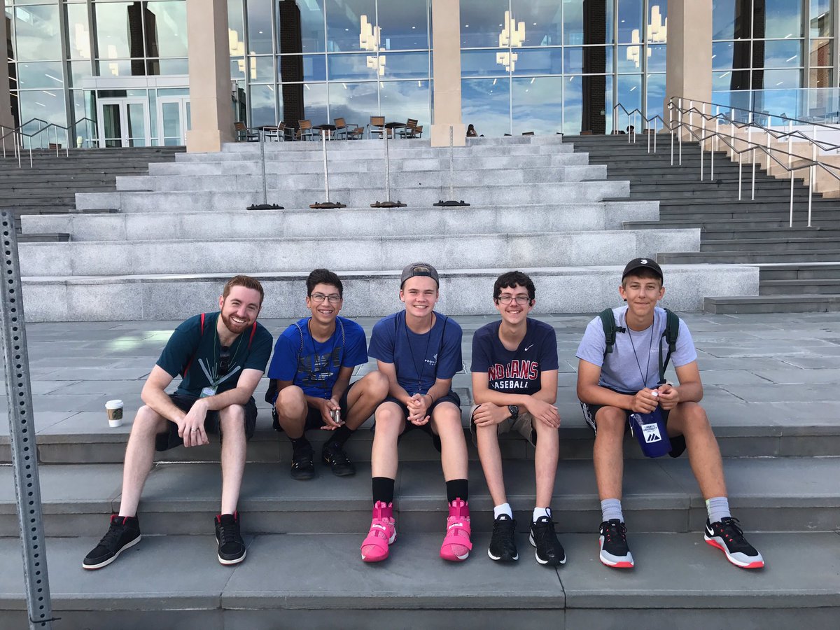 OneStudentLife's tweet image. These Guys 😂