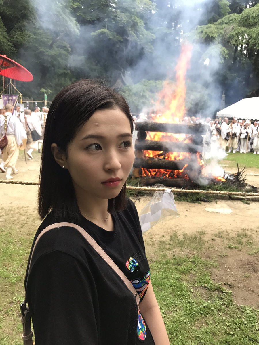 久保 葵 Aoi Kubo Twitter ನಲ ಲ 金剛山れんげ大祭 行って来ました 火渡り修行もしましたっ 蓮華 蓮 はす の花は 泥の中から出てきて その泥に染まらず清く美しい花を咲かせる 蓮の花のように 美しく清らかな女性になれますように おでこの