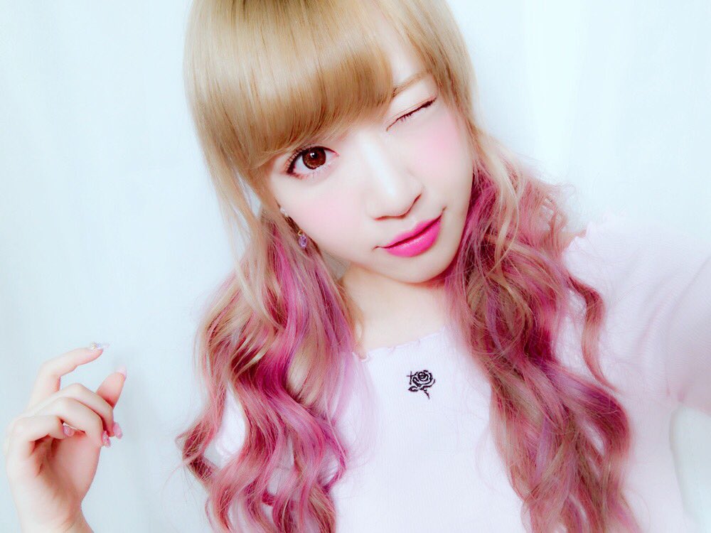 今日のお洋服もEATME❤️セットの首のチョーカーつけてないけど…！
最近EATMEのお洋服着る率高い😋