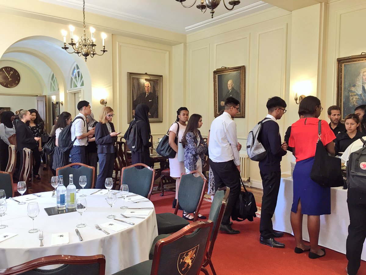 After a morning of touring the <a href="/UKSupremeCourt/">UK Supreme Court</a> &amp; #OldBailey, the students arrive <a href="/HonSocGraysInn/">Gray's Inn</a> for lunch