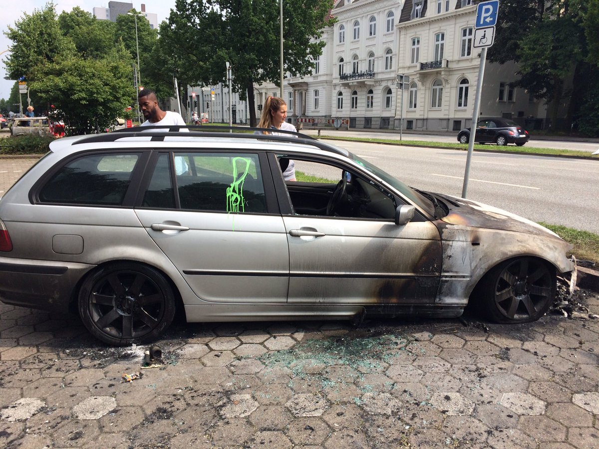 Allemagne: un groupe antifa publie une liste de 54 policiers à viser DEIl3QwXoAA2wvV