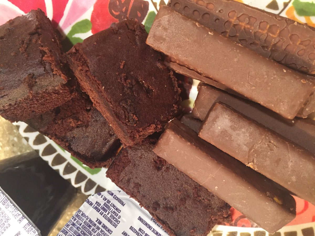 RMHCofNEIndiana's tweet photo. We're strong believers here at the RMH that chocolate does indeed make everything better. #WorldChocolateDay https://t.co/qzdQ5bU4cX