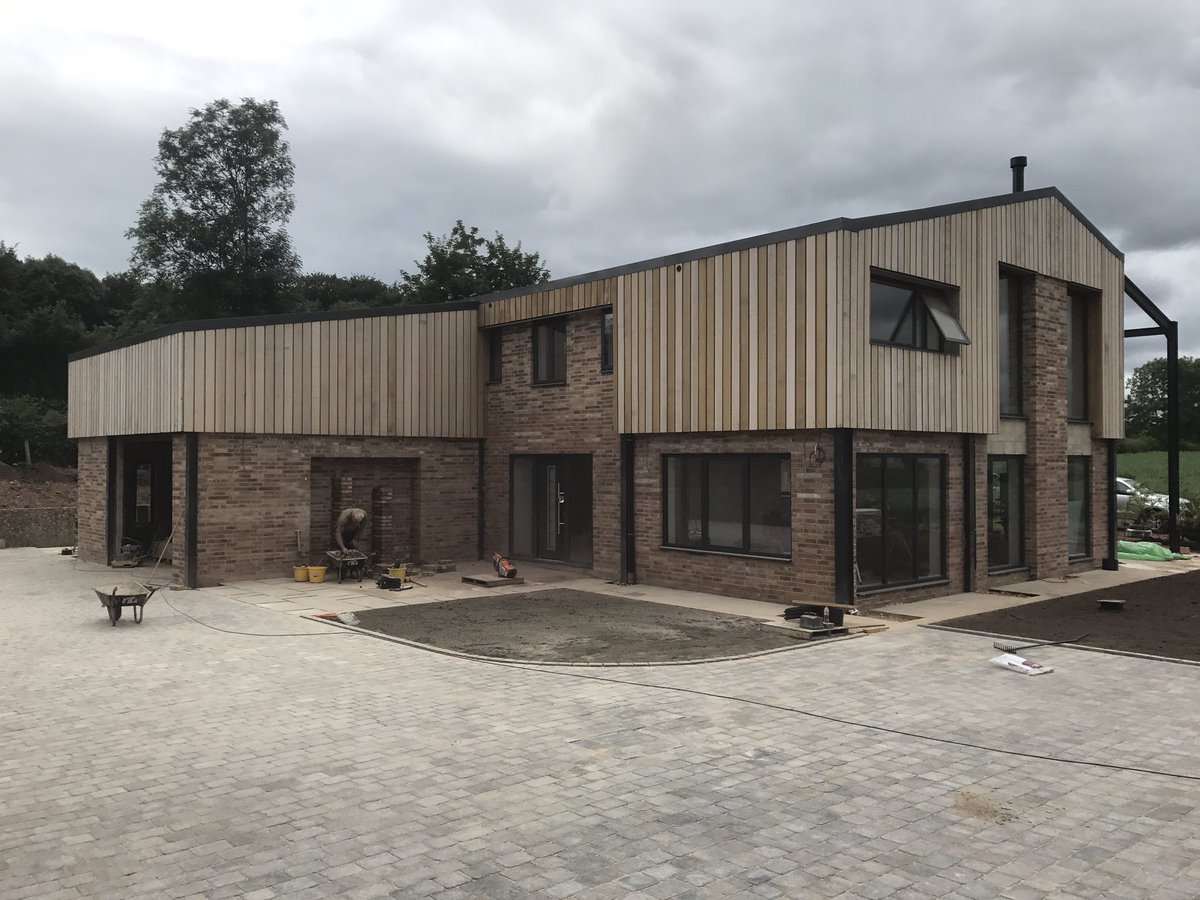 jslconstructio1's tweet photo. Jsl did all structural steelwork#roofing#guttering#and#flashings https://t.co/mkjxhpr8Qd