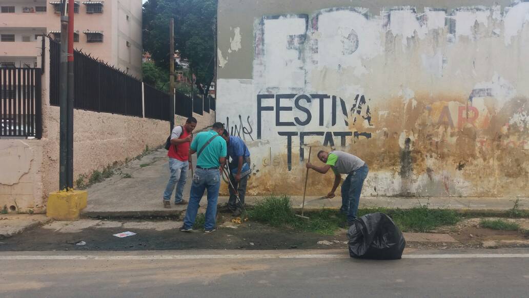 base4csgdc's tweet photo. #SeguimosTrabajando con el Mantenimiento de nuestra #Base4 #TrabajosDePintura y #Barrido https://t.co/3Zg71mIdyh