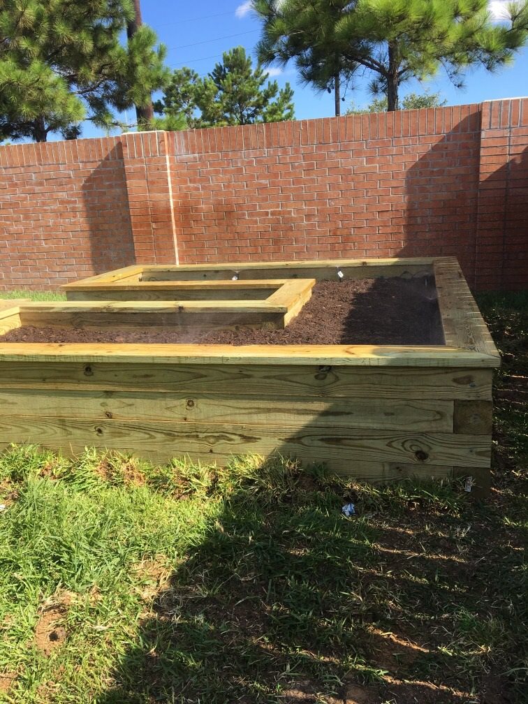 UniqueMaintena2's tweet photo. Check out this awesome planter box!! #outdoor #plants #summer #sugarland #homeowners #fortbendcounty https://t.co/ZmoYKdLHBj