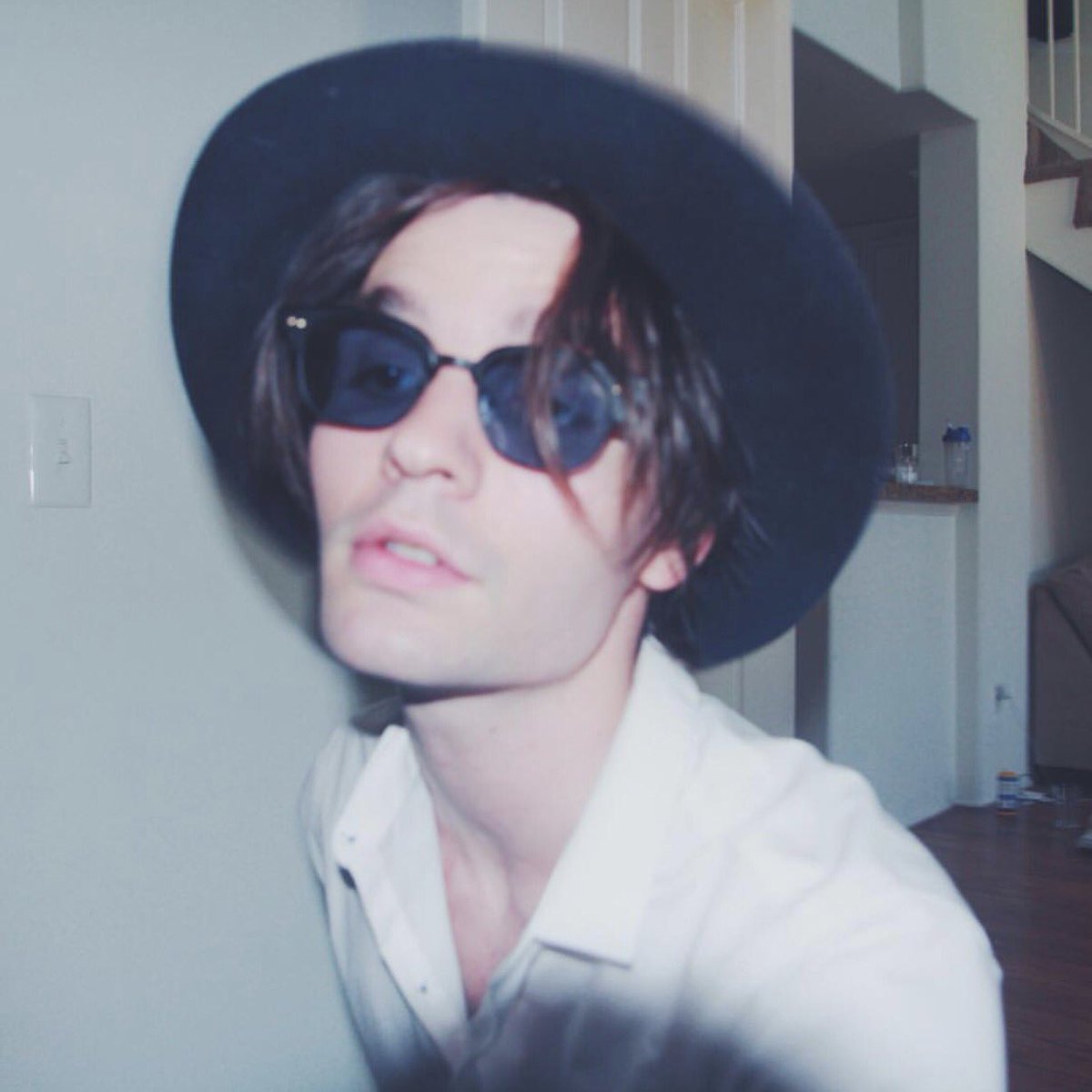 corpsepunkk's tweet photo. hayden clark. 22. alt rock enthusiast. girl + boy kisser. like &amp; rt for a follow/dm. #openrp #anyrp #byeinstarp https://t.co/9gvVM9trBS