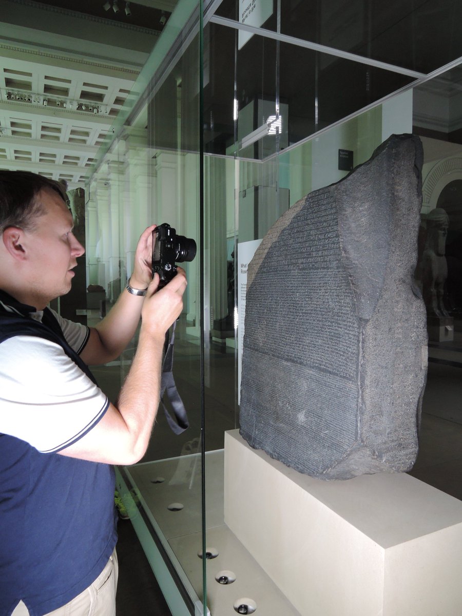 JWexlerBM's tweet photo. Not a bad way to start the day, photogrammetry of the Rosetta Stone! @britishmuseum https://t.co/m8BUzCuPoa