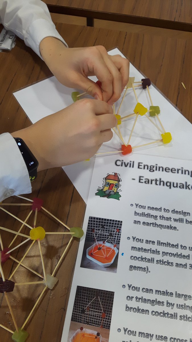 SIL_Ltd's tweet photo. Jelly earthquakes, mocktails and mysteries at SFX! #LiverpoolMathsParty https://t.co/ziUceEizAg