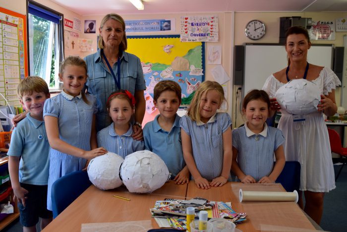 henleyherald's tweet photo. Trinity Primary Celebrates Bees With #Henley In Bloom @HenleyinBloom @henleymayor1 @RegalPH https://t.co/skeJmkm5CN https://t.co/0LCGDC2jJd