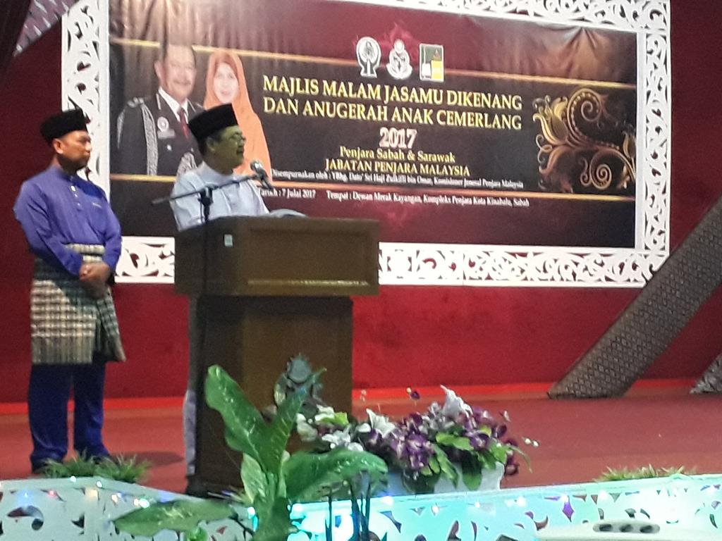 penjaramalaysia's tweet photo. Sdang blangsung Majlis Mlam Jasamu DiKenang 2017 Zon Sabah &amp; Sarawak @FriendsOfKDN @KPPenjara @alnassif @AZIZRAZAK2 @Zahid_Hamidi https://t.co/INyaHsZ5na