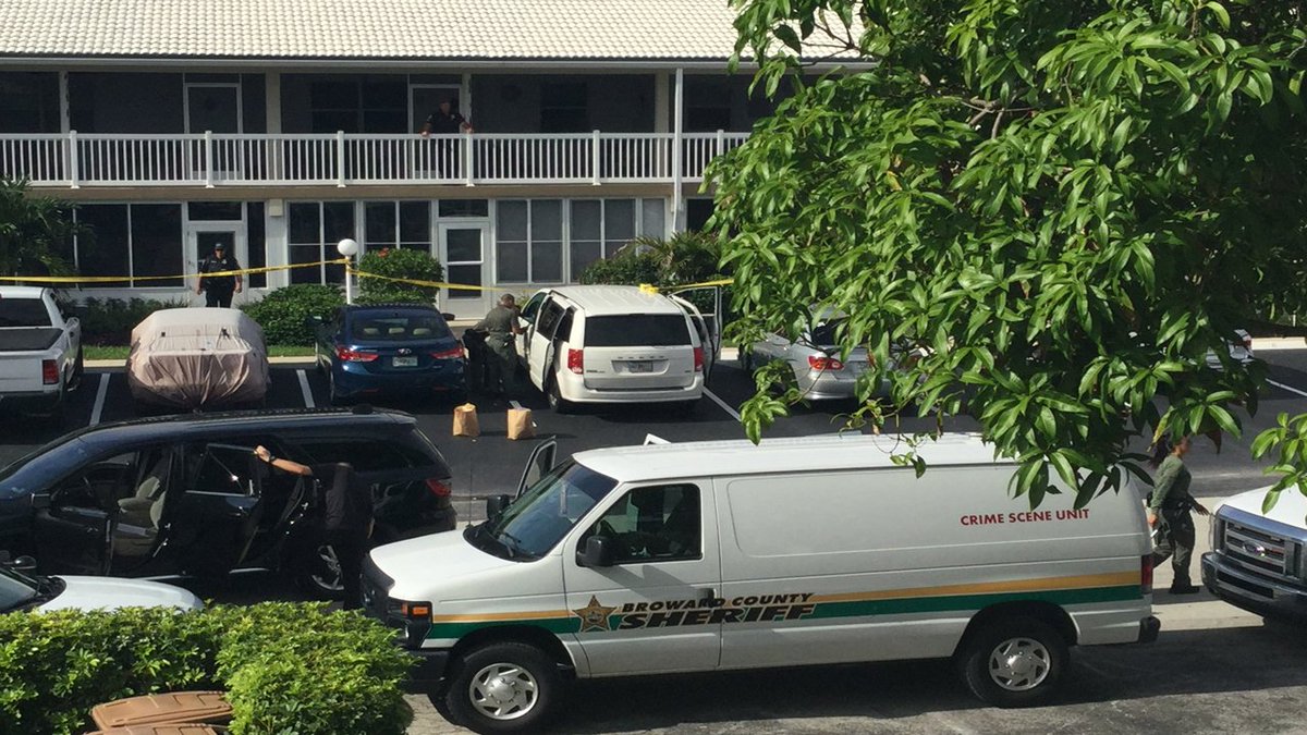 #BREAKING Man found dead outside Lighthouse Point home bit.ly/2sNZufY https://t.co/qrHTRb1PAk