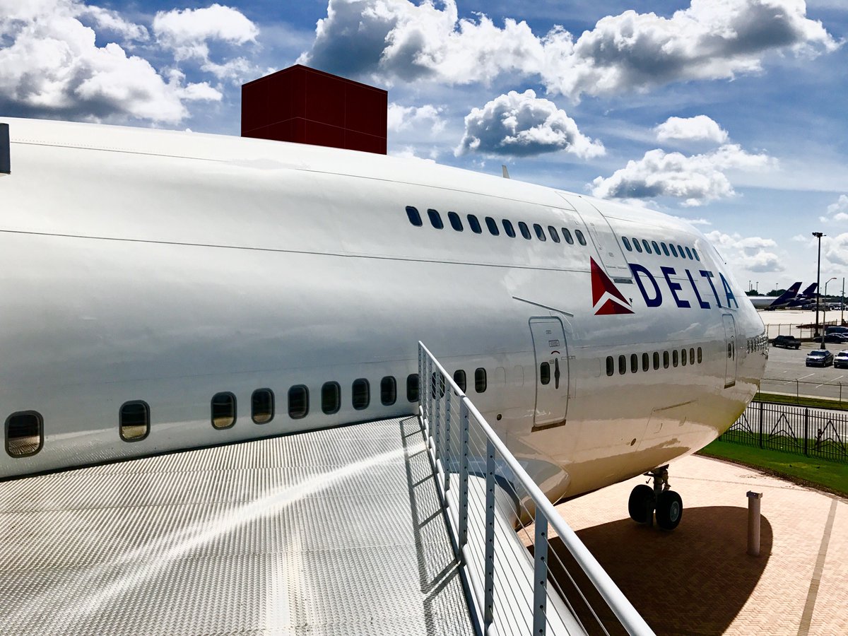 DaggerAgency's tweet image. Beautiful day for a spin. Thanks for the VIP tour of the 747 @dlflightmuseum. #ClientPerks #AgencyLife ✈️🤙🏼