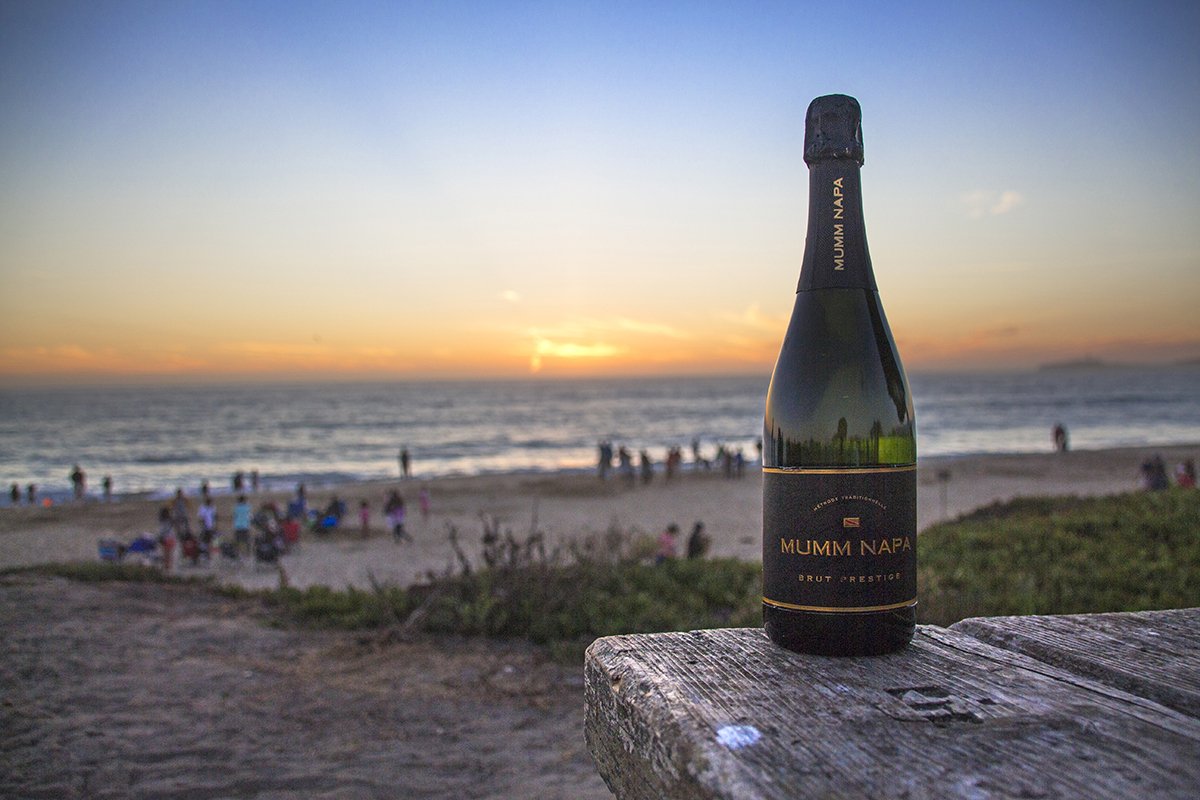 Sand, sunsets, sparkling. Summer is #BetterWithBubbles