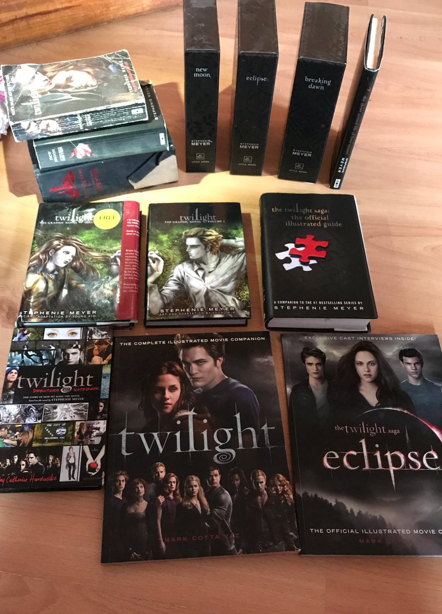 btmygo's tweet image. When your niece asks to borrow your Twilight books 😂 #whichone #twilight #loveit