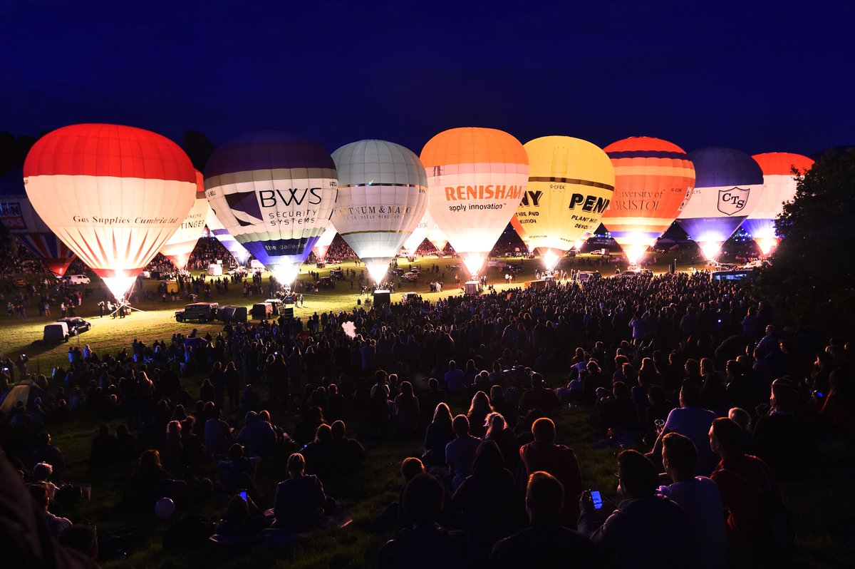 Our famous Fiesta Nightglow is a pretty impressive sight. Watch last year's display here: bristolballoonfiesta.co.uk/whats-on/night…