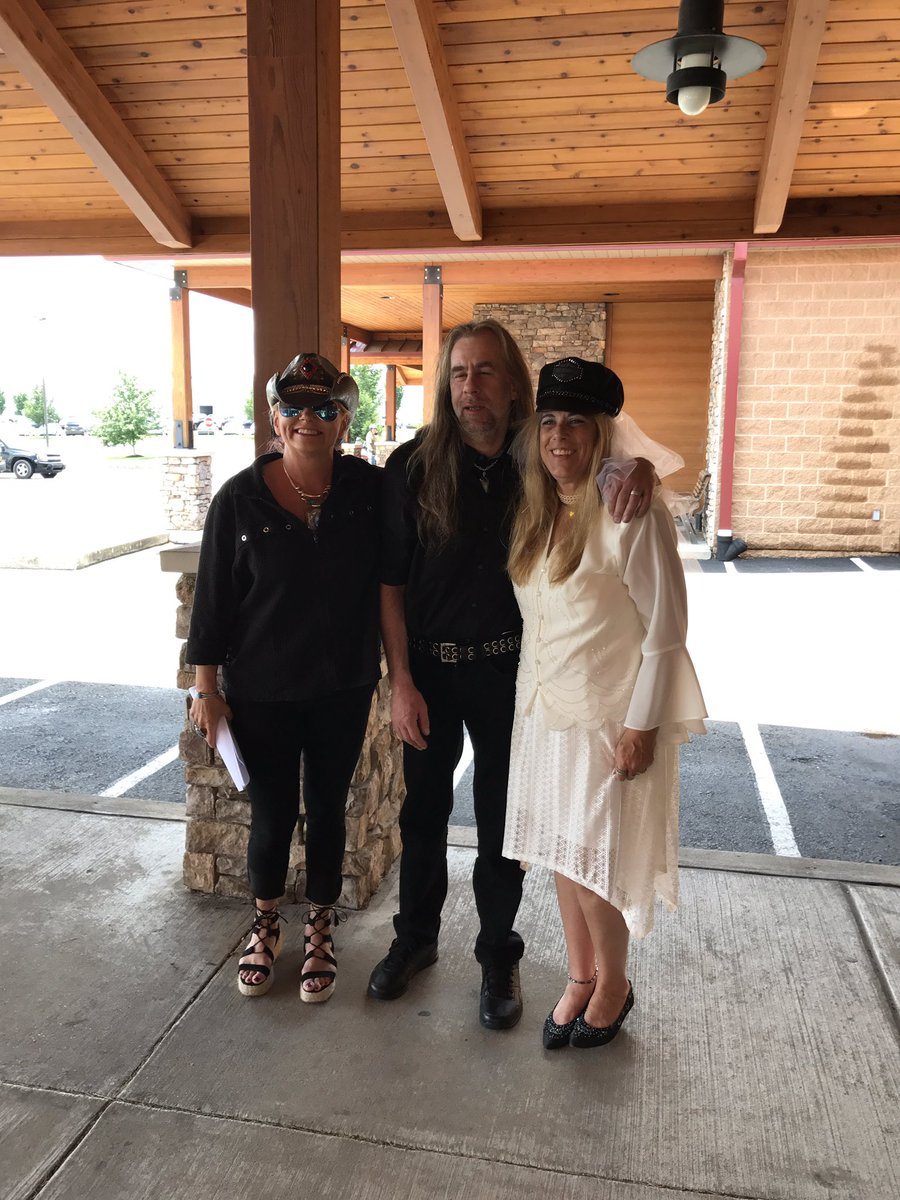 AppalachianHD's tweet photo. Congratulations Anthony and Dawn! We have a mutual love for our customers. #Newlyweds #UnitedTheyRoll https://t.co/TKvJdyyS6P