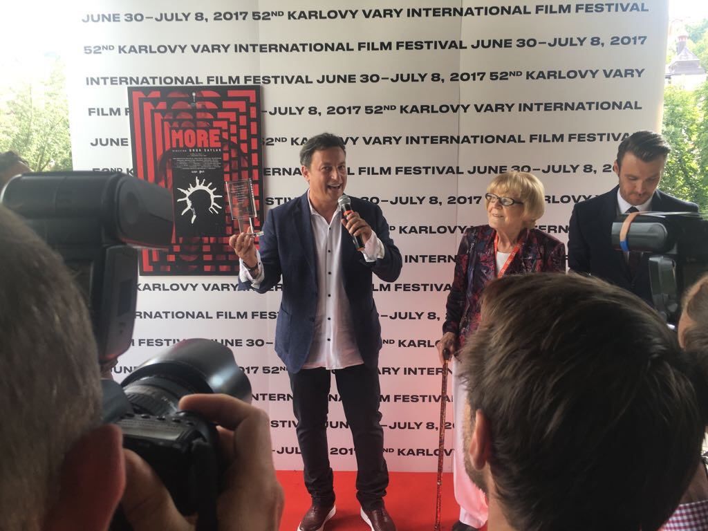 DahaFilm's tweet photo. Daha'ya Karlovy Vary'den ilk ödül: En İyi Poster
Tebrikler @sarpsozdinler
@ayyapim @bitartsinfo @aosonursaylak https://t.co/hVhi0enHw5