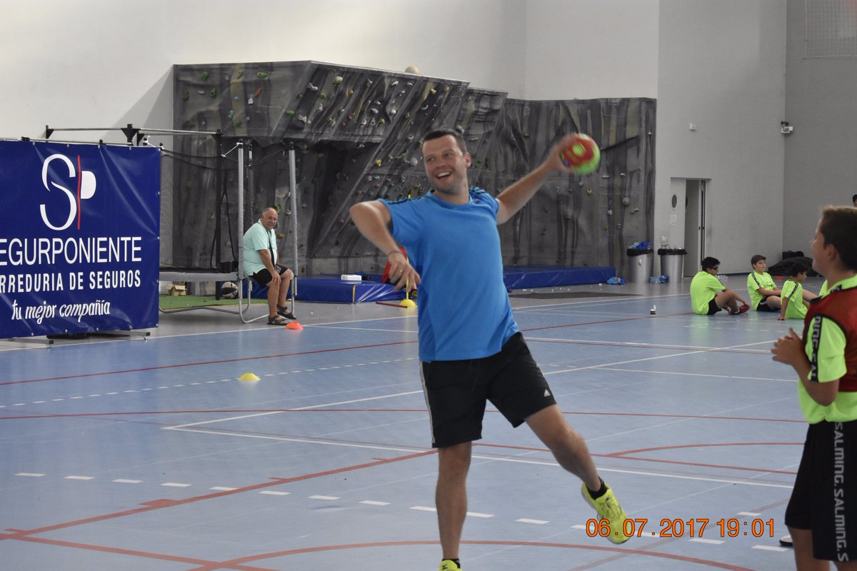 El jueves siguieron con los entrenamientos de mañana y tarde, pero con la visita del jugador internacional francés: <a href="/JOLIGuillaume/">Guillaume JOLI</a> . Merci!!