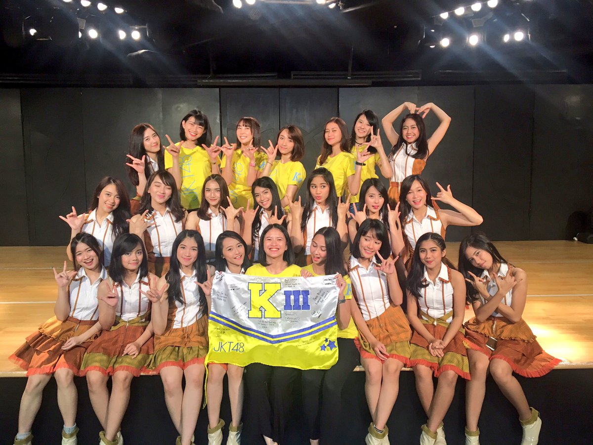 itskindavienny's tweet photo. My beloved team thanks for your support, guys!!! Together we reach the top! 💖 https://t.co/kg9VZoFlrD