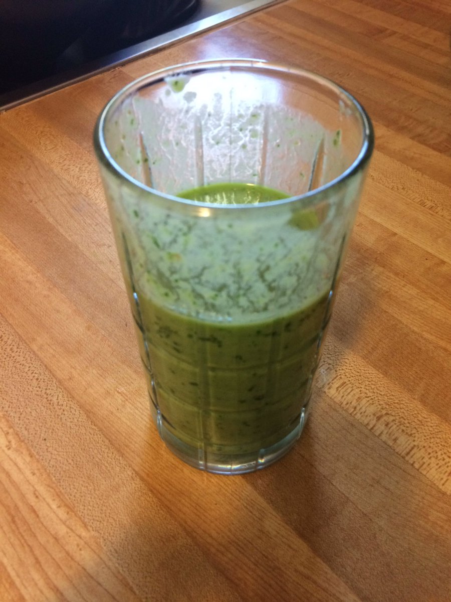 EricApplen's tweet photo. This has to be the best kale smoothie I've ever had. Thanks garden. #homemadesmoothies https://t.co/uIONpvM71H