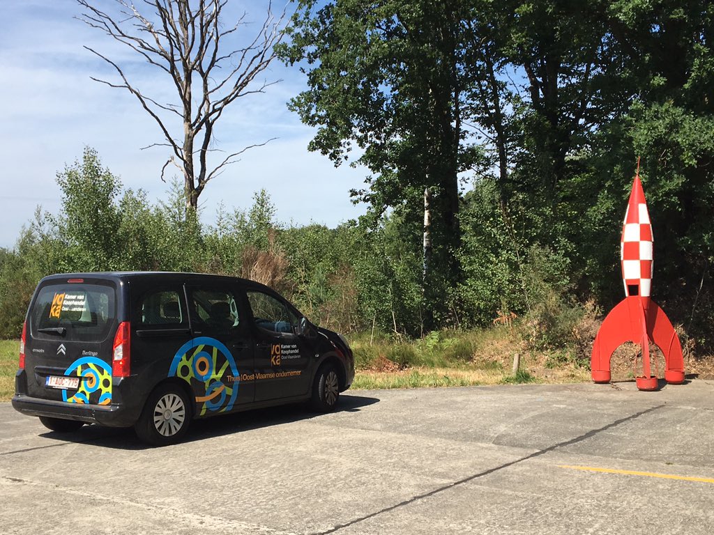 Geert_D8's tweet photo. Regiofeest #Meetjesland #Leiestreek @VOKA_OVL op luchthaven #Ursel. Ambassadeur voor de regio wordt #peterperquy van #TerreBleue. Proficiat! https://t.co/KYaW1Jl1DP