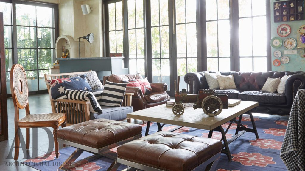 Chocolate Brown Adds To A Livingroom An Appeal Oh So Charismatic Jamea Bautista Decorating Homedecor Homefurnishings Interiordesign Interiordesign I