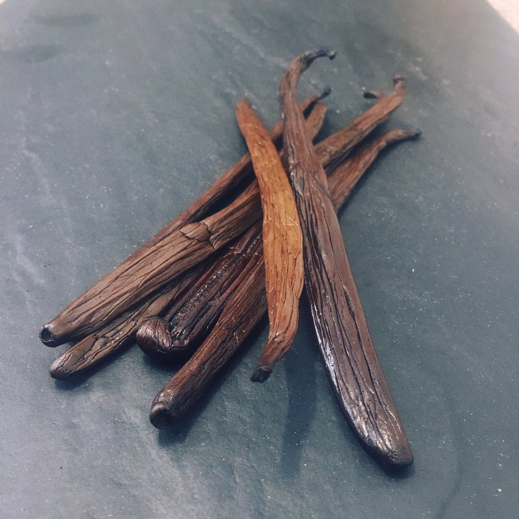 Oakleaf loves Madagascan vanilla pods! Beautiful flavour and a fantastic yield. Selling in 125g packets. #vanilla