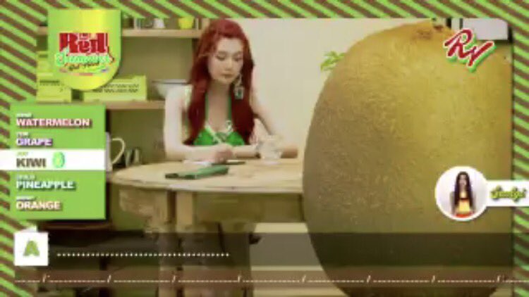 bettycooperjo_'s tweet photo. Joy interviewing Kiwi 😂😂😂 #howweirdisthat https://t.co/m6JYitPRpn