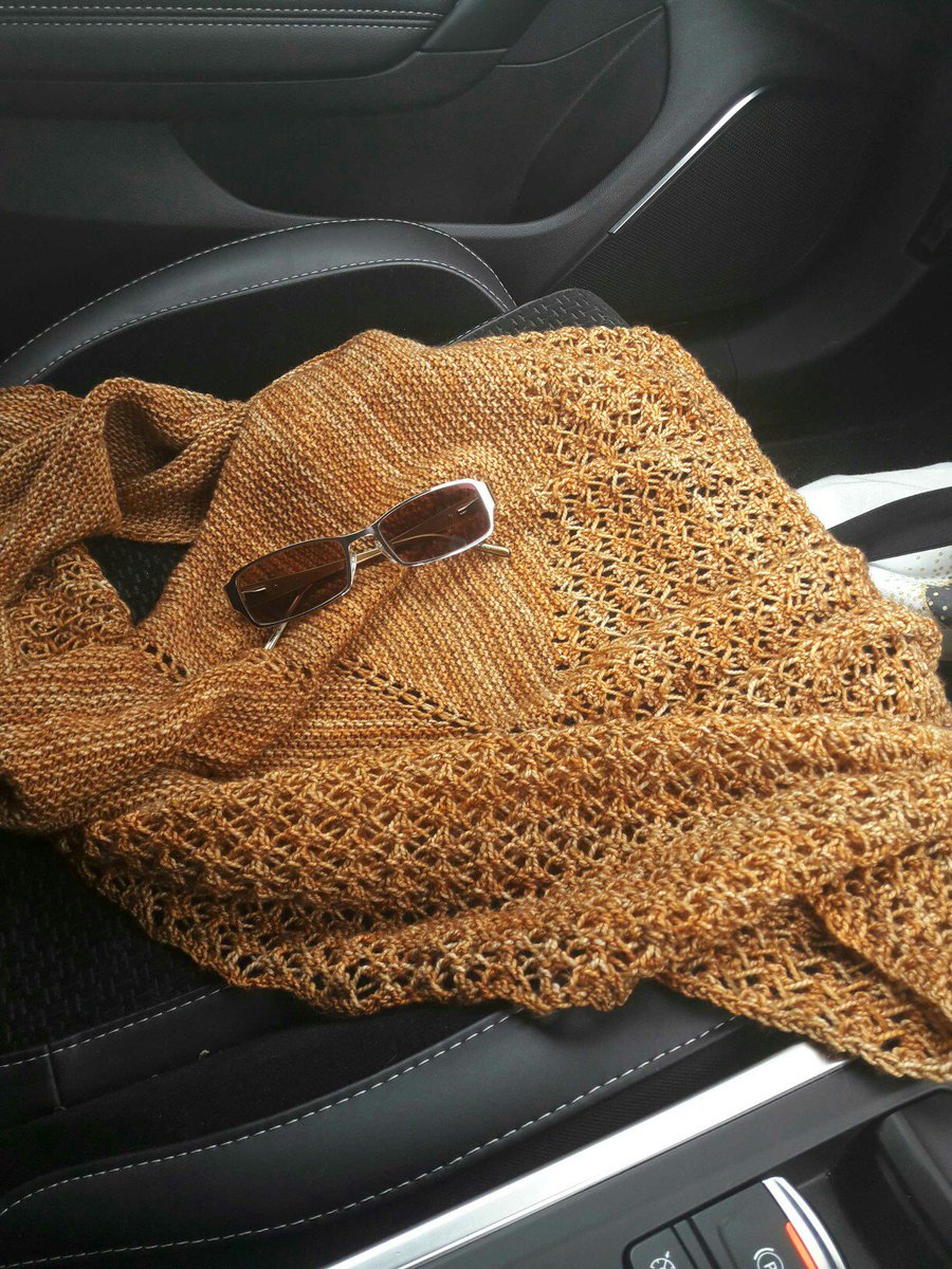 Midsomer Shawl and Sunnies. Now I'm prepared for everything 😎
Yarn is the Entwine base from <a href="/skeinqueen/">Rachel Moutrie - Hand Dyer of Yarn</a>
#knitteratti #midsomershawl #sunnies