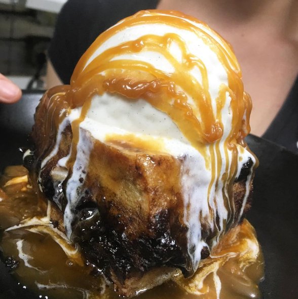 Tap42Bar's tweet photo. Sharing is caring. 🍨 #chocolatebreadpudding #hottmessexpress https://t.co/6bEwwS1p0w