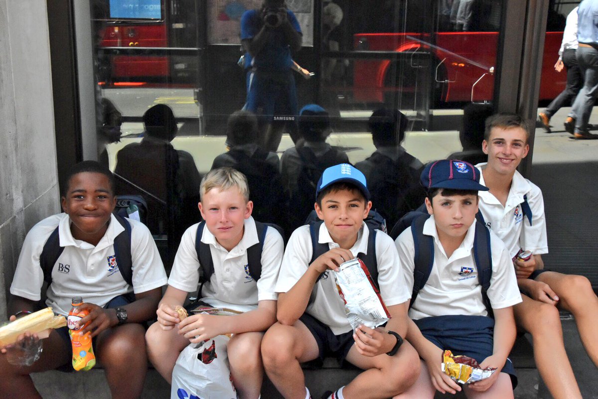 tvanvelden's tweet photo. Lunch at Piccadily Circus after lots of walking on a very hot day before unleashing the lads on Lily Whites..... https://t.co/uxq0AJAKeZ