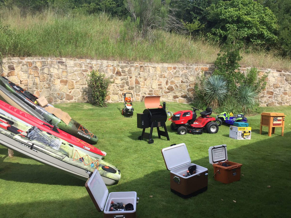 BuckyandErin's tweet photo. Gearing up for the 17th Annual #MulletOpen at @WDGolfClub ⛳️️ benefitting The Refuge Ranch Austin. To help, visit https://t.co/ebwYOM6Peh https://t.co/3gCNQSRM4m