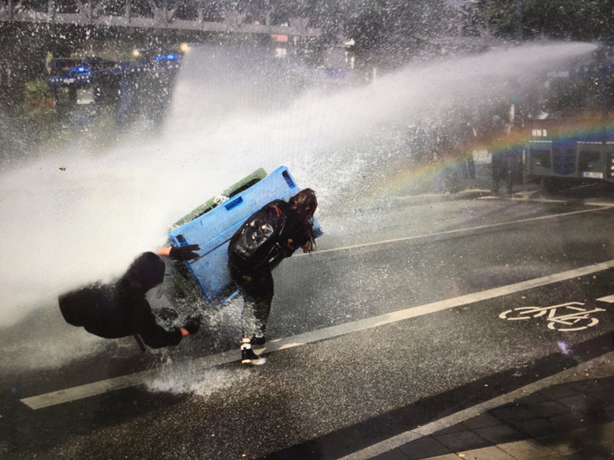 G20 - Ausschreitungen nahe den Hamburger Landungsbrücken