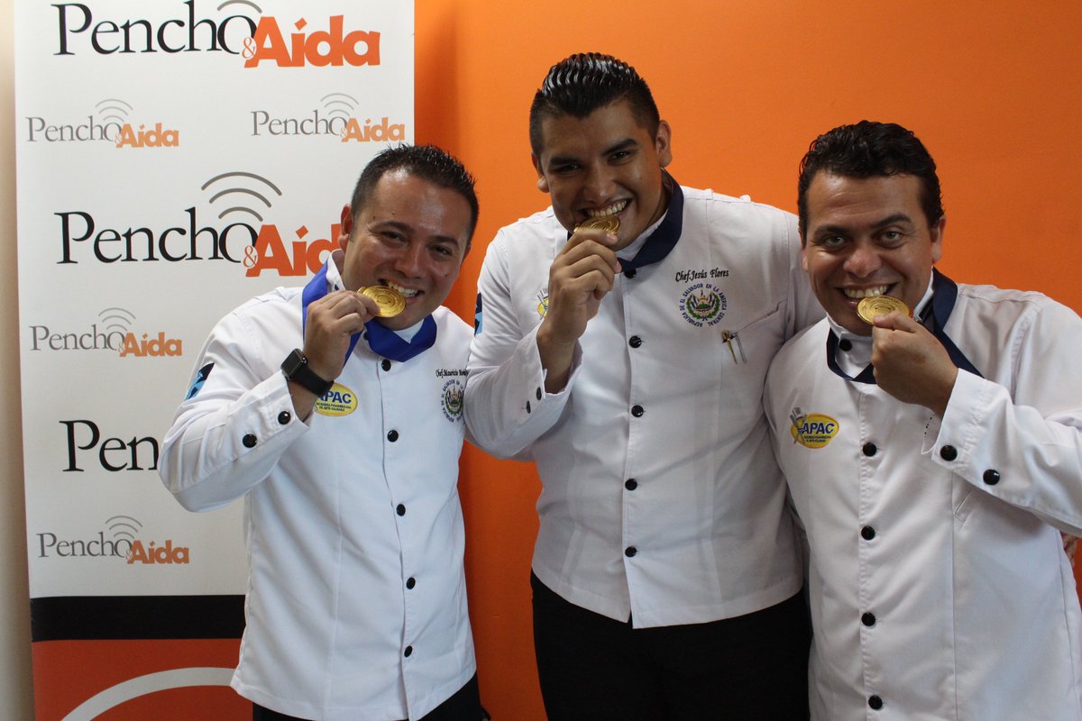 SomosLaTribuFM's tweet photo. Estamos con @MauricioTopChef, Enrique Salazar y Jesús Flores, ganadores del Foro Panamericano de Asociaciones Gastronómicas Profesionales. https://t.co/M29QQTCWTe